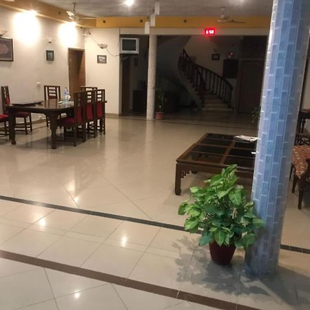 New Shelton Guest House 이슬라마바드 외부 사진