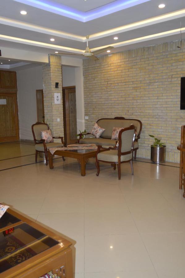 New Shelton Guest House 이슬라마바드 외부 사진