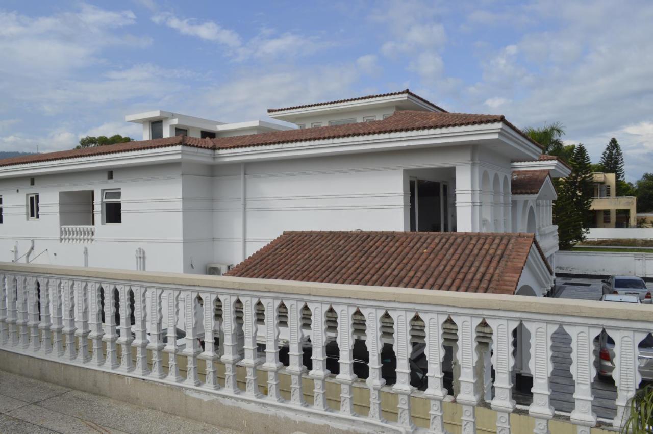 New Shelton Guest House 이슬라마바드 외부 사진