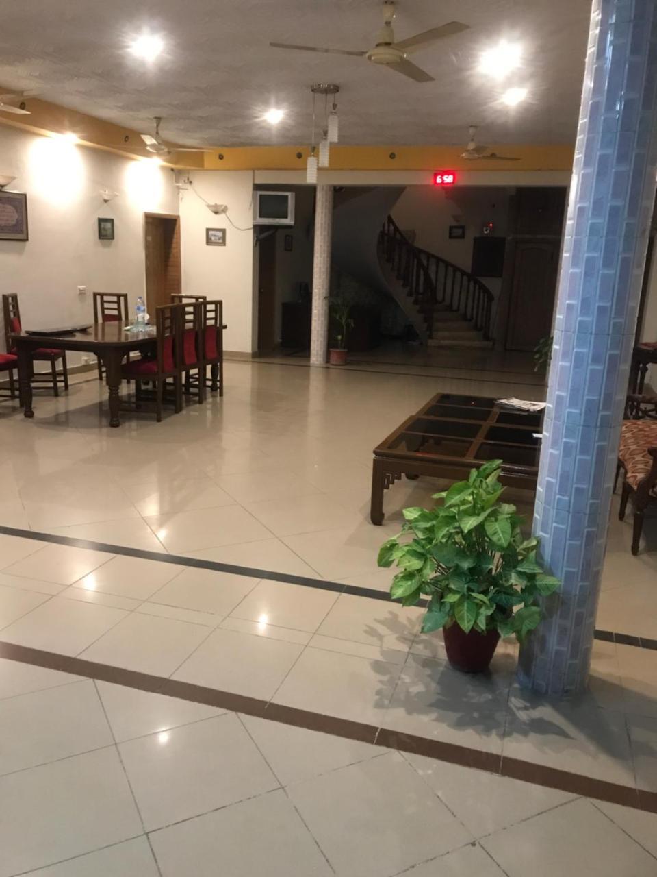 New Shelton Guest House 이슬라마바드 외부 사진