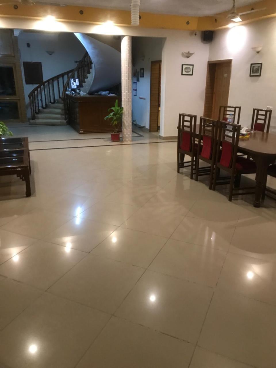 New Shelton Guest House 이슬라마바드 외부 사진