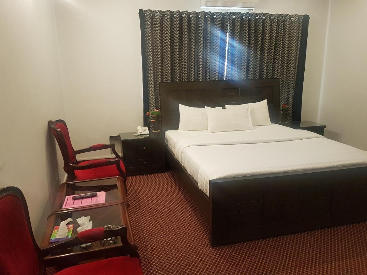 New Shelton Guest House 이슬라마바드 외부 사진