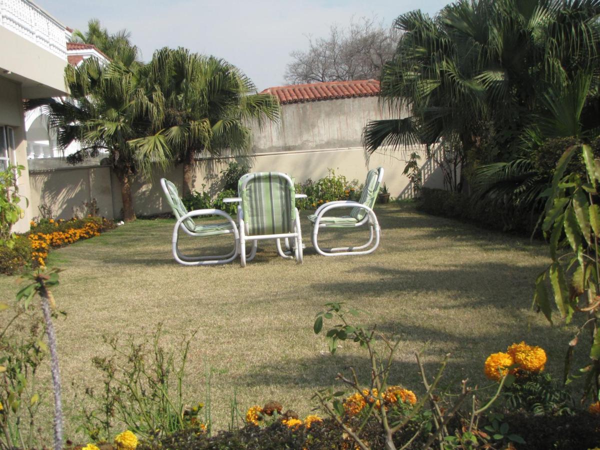 New Shelton Guest House 이슬라마바드 외부 사진