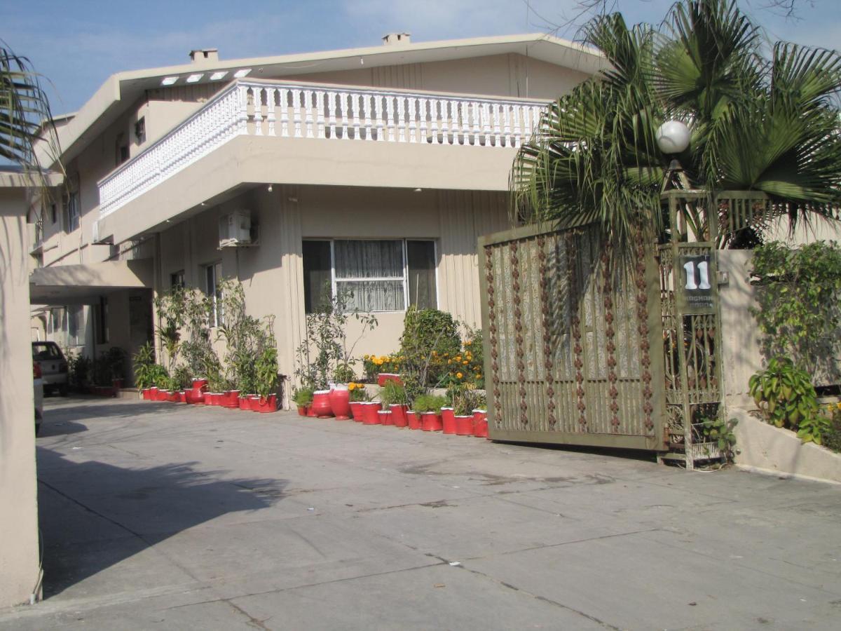 New Shelton Guest House 이슬라마바드 외부 사진